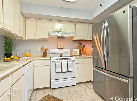 4th image of 990 Ala Nanala St APT 38D