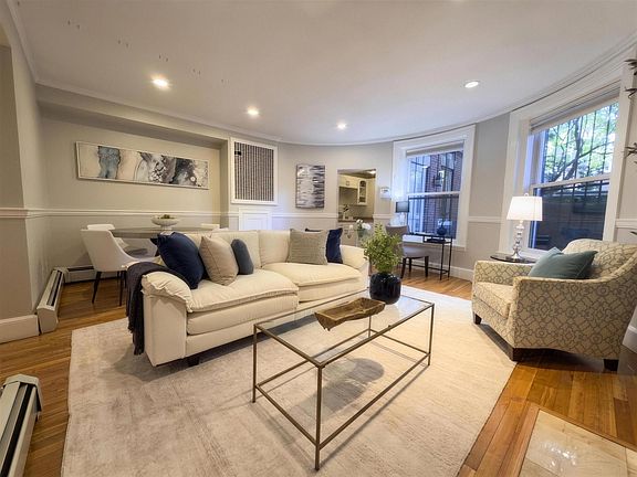 5th image of 405 Commonwealth Ave #2B