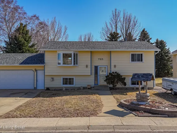 785 24th St W, Dickinson, ND 58601