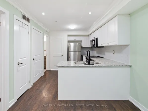 8 Drummond St #413, Toronto, ON M8V 1Y8