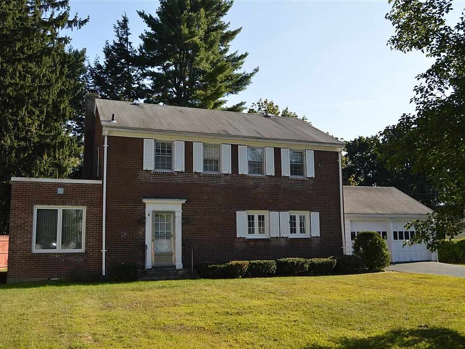1st image of 8 Fairlawn Ln