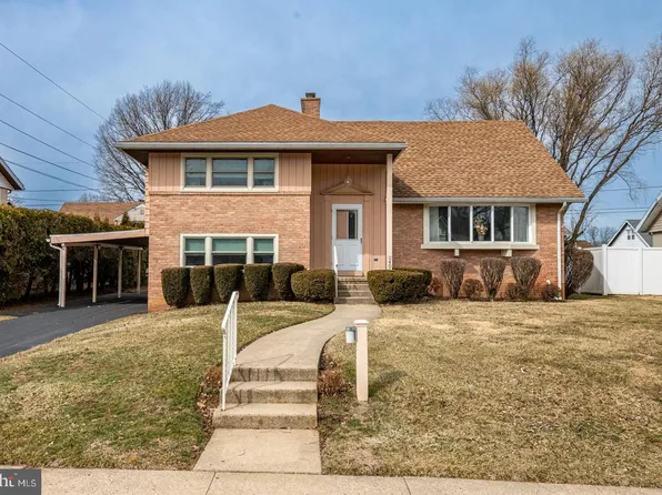 2405 Garden Ln, Reading, PA 19609