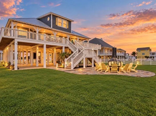 2344 Trinidad Dr, Crystal Beach, TX 77650