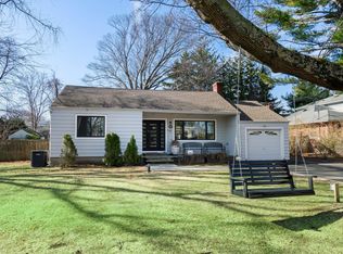 36 West St, Northport, NY 11768