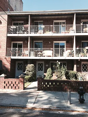 Sold by Excelle Realty Group LTD | media 18