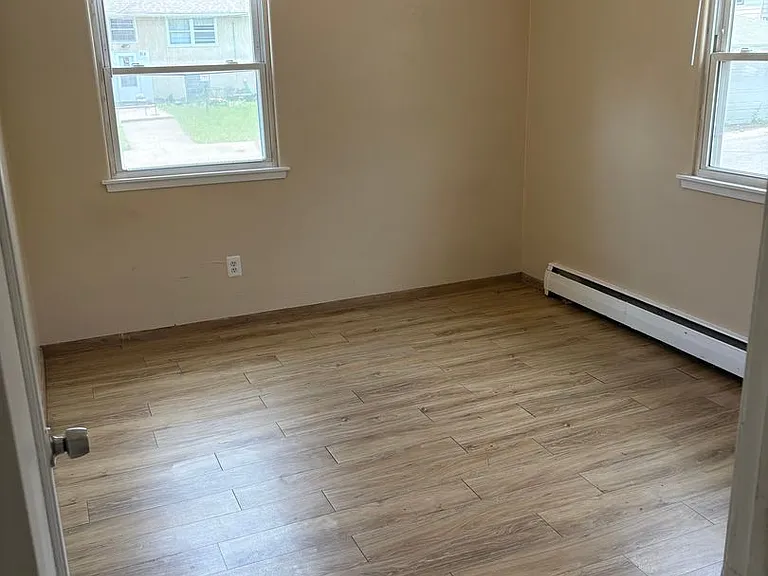 1015 York Ave — Photo 24