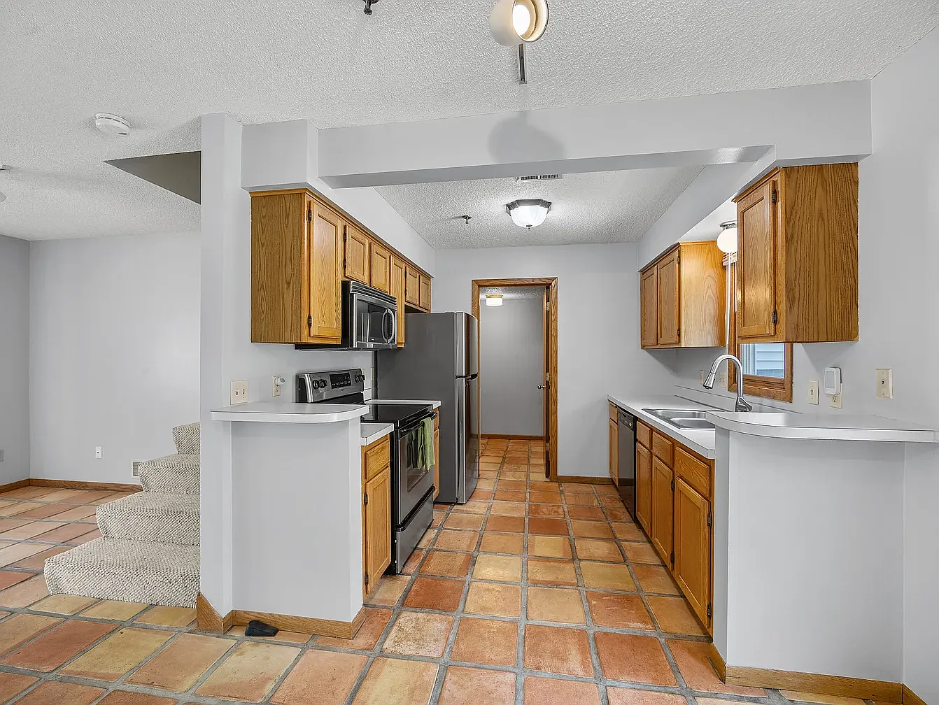 2 bed, 1106 sqft, $900 — Photo 3