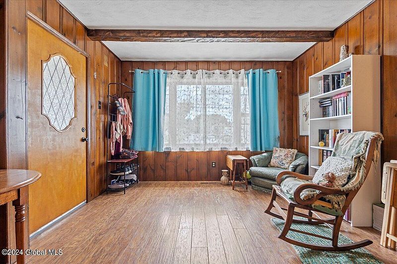 4th image of 1683 Helderberg Avenue