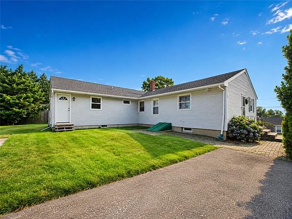 4th image of 10 Grandview Dr