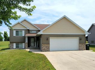 455 Ottawa Ave SE, Hutchinson, MN 55350