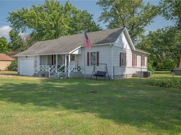 515 E 47th Hwy, Girard, KS 66743