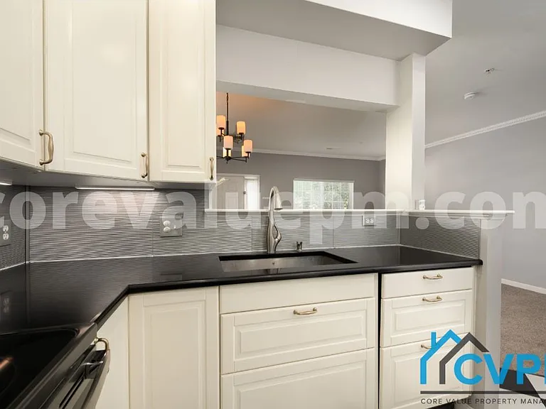 1934 Hackberry Ct — Photo 11