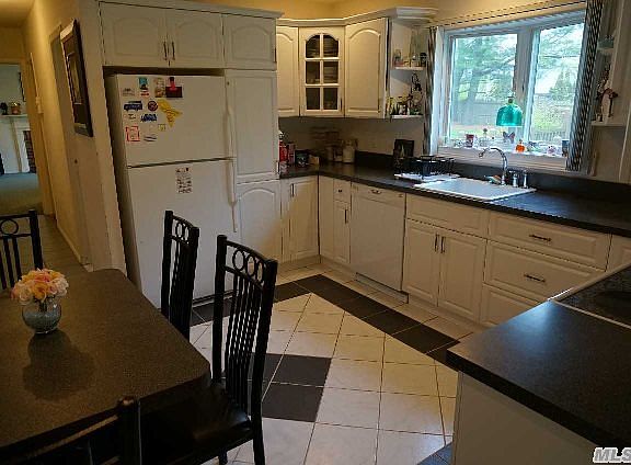 3rd image of 12 Hallowell Ln