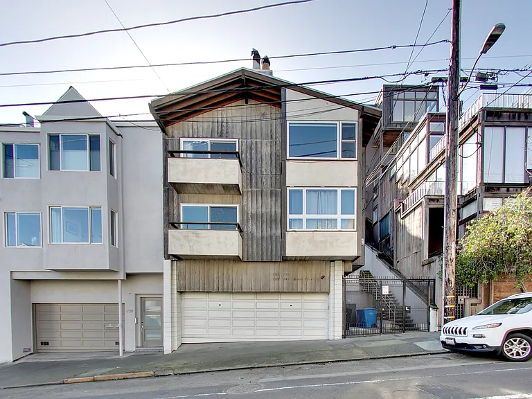 Renovated 3br W/ Dining Room. Views! Parking Avail., Free Laundry! — Photo 29