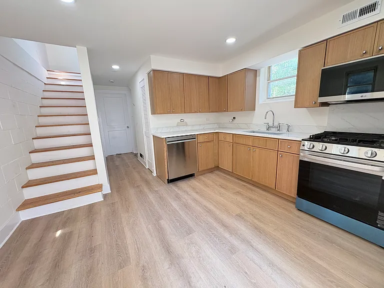 1740 N Francisco Ave #CH — Photo 1