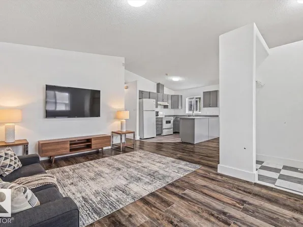 11229 85th St NW, Edmonton, AB T5B 3C6