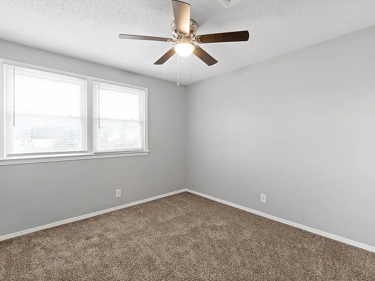 219 Taft Dr #2 — Photo 9