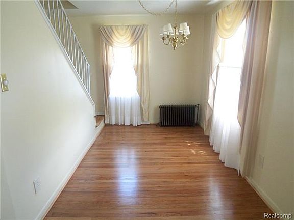 5th image of 24028 Powers Ave