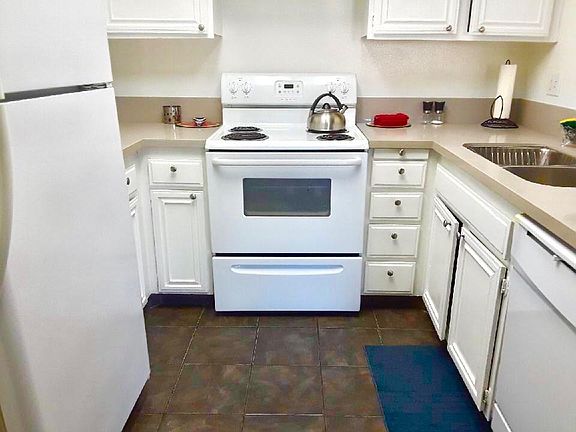 2nd image of 22100 Burbank Blvd Unit 261