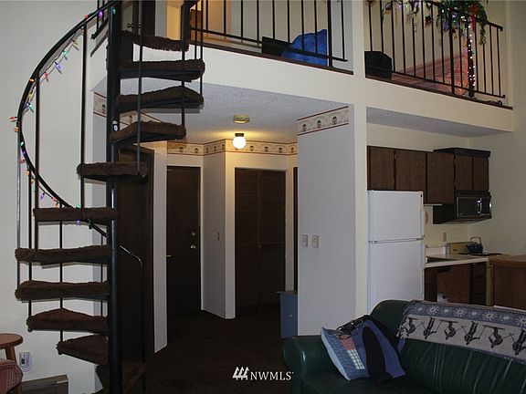 5th image of 223 Hyak Drive E #648