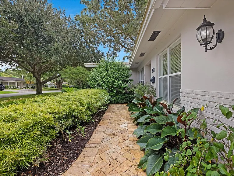 1246 Algardi Ave — Photo 4