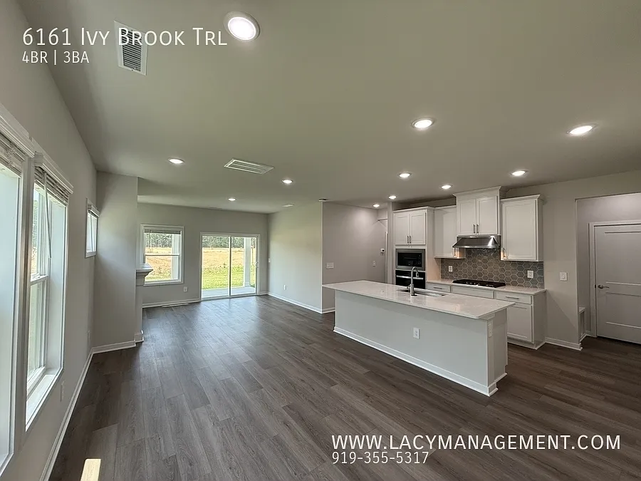 4 bed, 3.0 bath, 2100 sqft, $2,195 — Photo 3