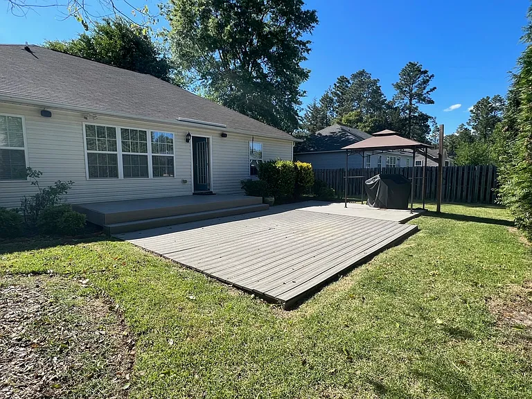 305 Woodgreen Dr — Photo 3