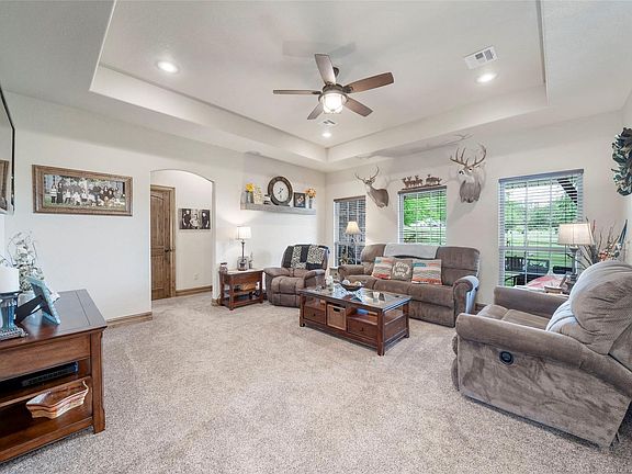 5th image of 610 Country Ln