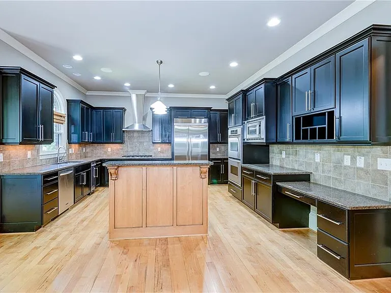 950 Glengate Pl — Photo 13