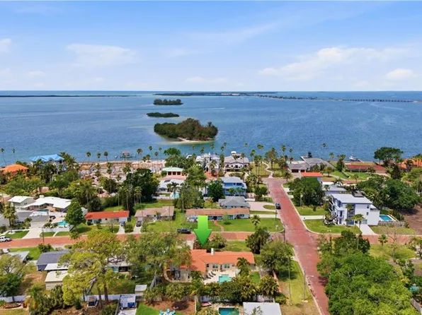 1797 Santa Barbara Dr, Dunedin, FL 34698