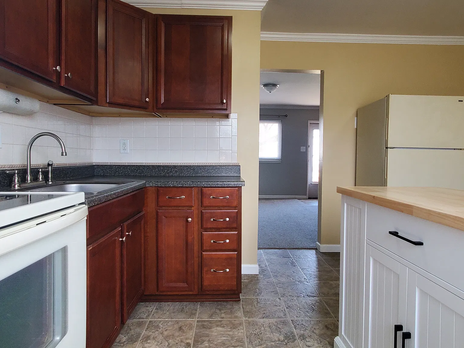 2 bed, 896 sqft, $990 — Photo 3