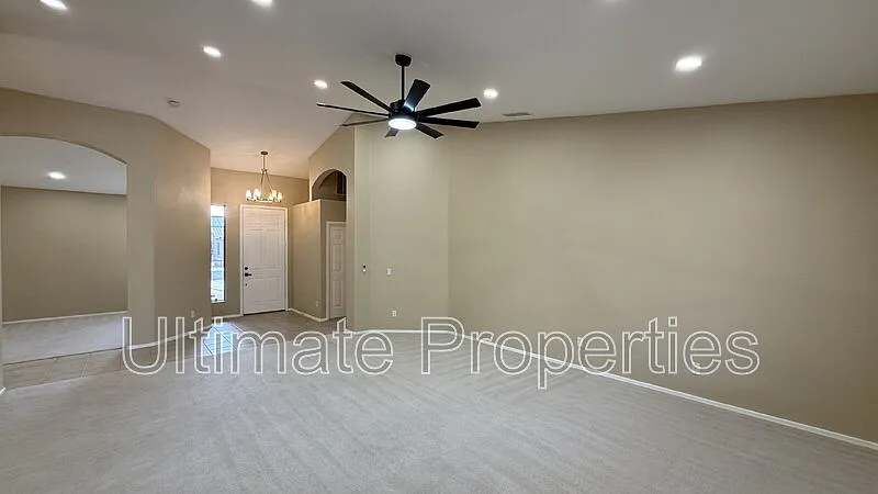 3 bed, 2.0 bath, 2152 sqft, $2,295 — Photo 3