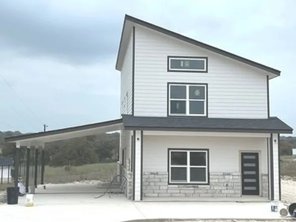 709 Sunrise Ln, La Vernia, TX 78121
