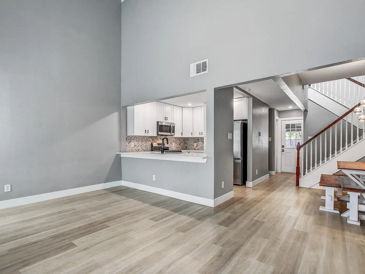 3 bed, 1.5 bath, 1238 sqft, $1,600 — Photo 1