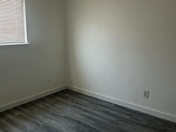5th image of 505 Dorothy St NE