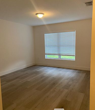 4th image of 525 NW 106th St #525