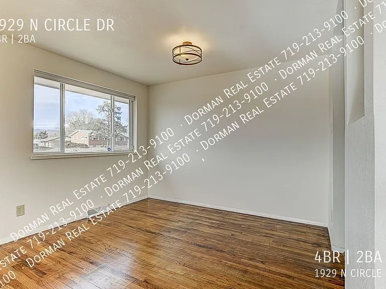 1929 N Circle Dr — Photo 6