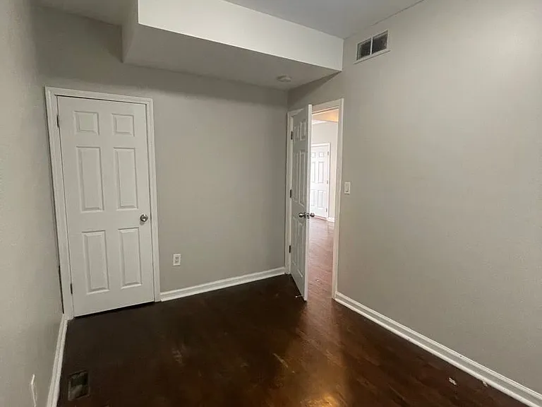 2638 Rosa Parks Blvd — Photo 18