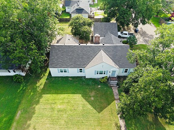 2nd image of 1000 6th Ave