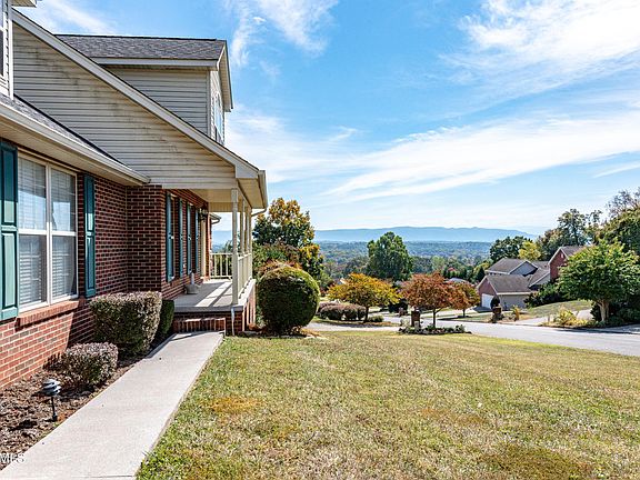 3rd image of 1203 Summerfield Dr