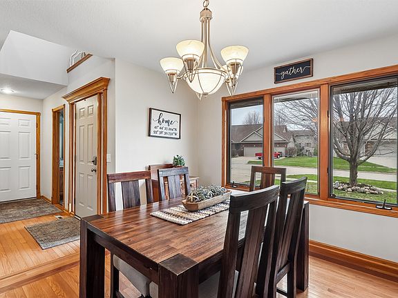 5th image of 1105 NW Boulder Brook Dr