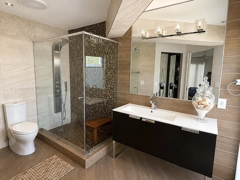 2571 Tigertail Ave — Photo 10