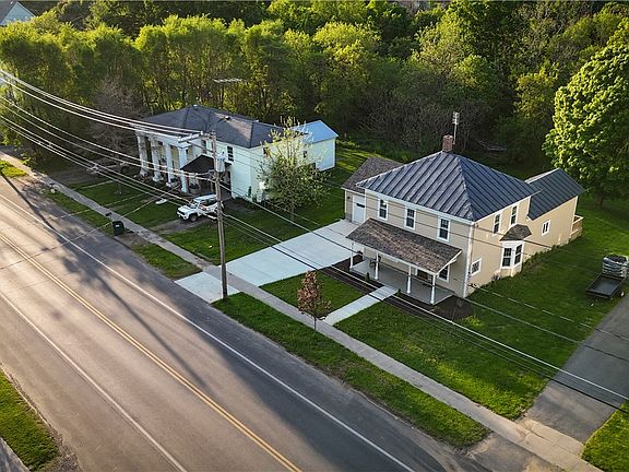 2nd image of 2052 Harwood Dr