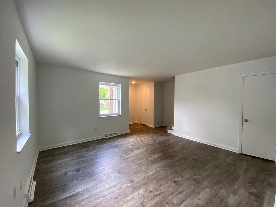 Foyer, Living Room