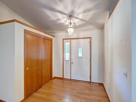 5th image of 450 Jenna Dr