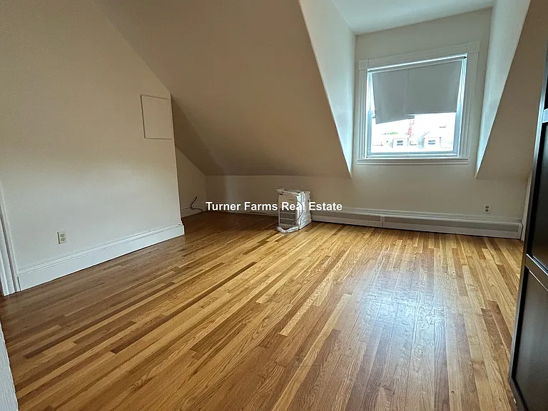 185 Davis Ave — Photo 12
