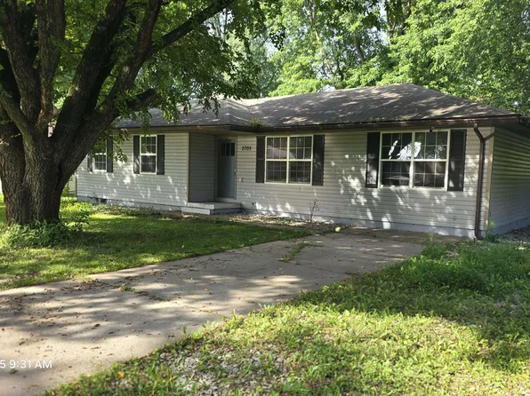 2705 Rosebud Cir, Sedalia, MO 65301