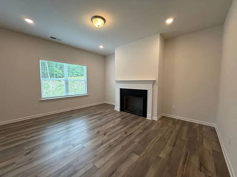 8 Cavalier Ct — Photo 4