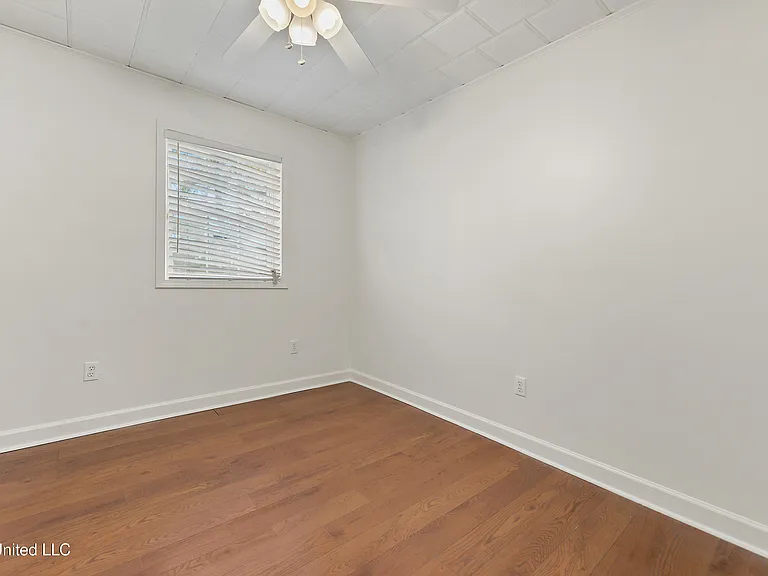633 Keller St — Photo 8