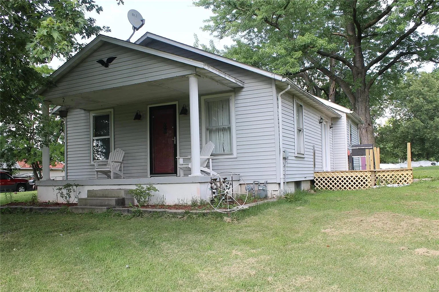927 Forest St photo 1